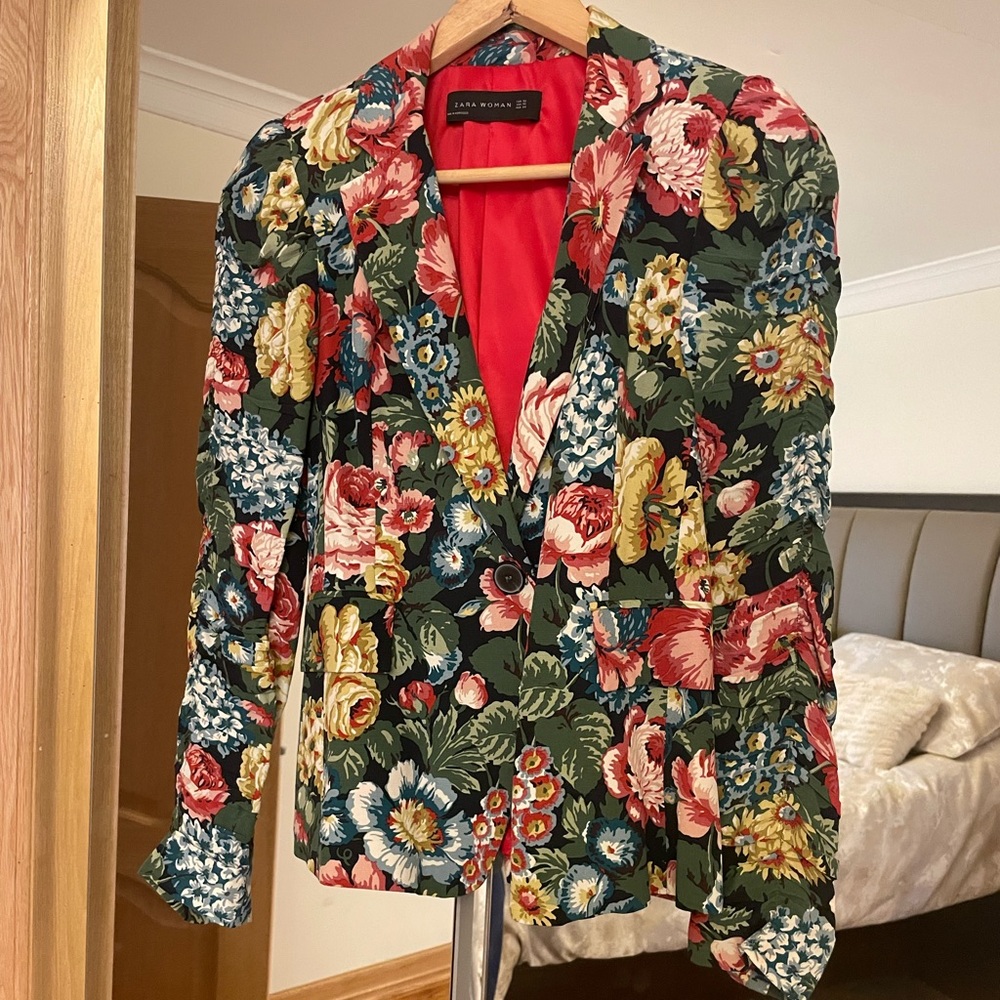 Beautiful Zara Blazer. Size XS
